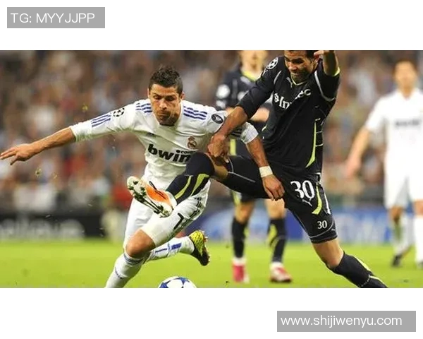 足球明星速写头像男士艺术风格创作展现运动魅力与个性风采